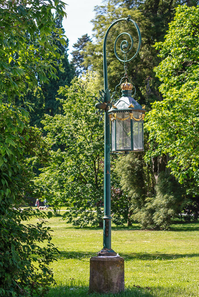 Kassel, Németország - régi lámpa kastély Park Wilhelmshhe - Fotó, kép
