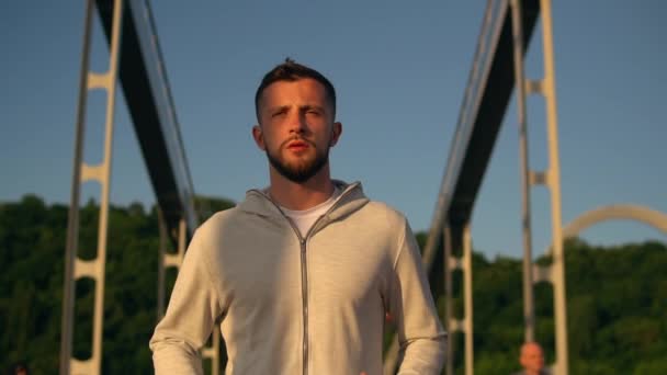 Outdoor workout while the sun is rising above the city - Materiał filmowy, wideo