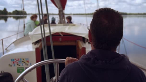 Jazda na łodzi latem - Materiał filmowy, wideo