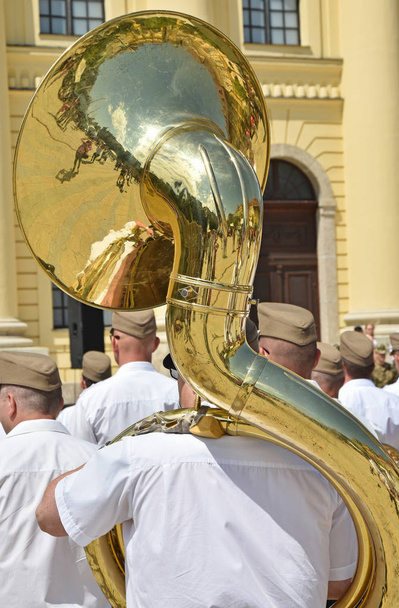 Στρατιωτική μπάντα χάλκινων πνευστών εξωτερική με όργανα - Φωτογραφία, εικόνα
