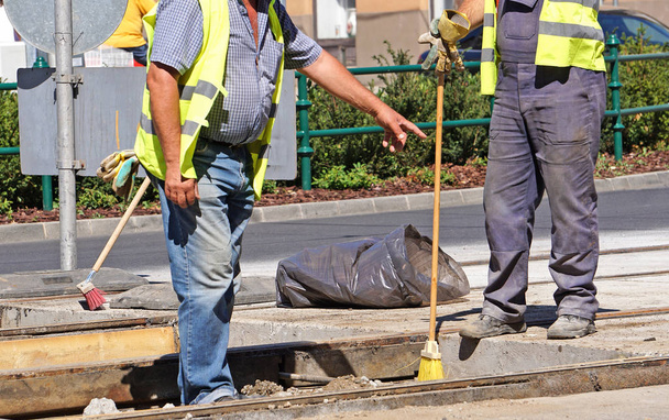 Gli uomini stanno lavorando alla costruzione di strade - Foto, immagini