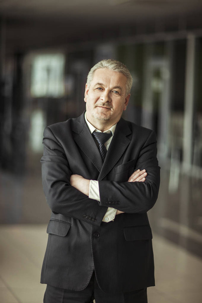 portrait of a successful businessman on background of modern office - Fotografie, Obrázek