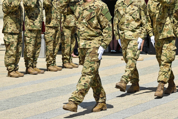 vojáci na vojenské přehlídce - Fotografie, Obrázek