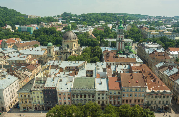 Zespół architektoniczny rynku głównego sqare. Lwów, Ukraina. Europejska podróż zdjęcie - Zdjęcie, obraz