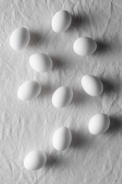 White eggs on a white linen tablecloth background. - Fotoğraf, Görsel