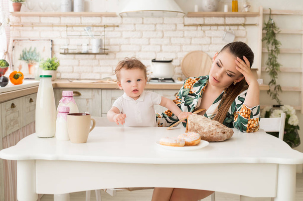 warm and loving relationship between mother and child in the kitchen - Фото, изображение