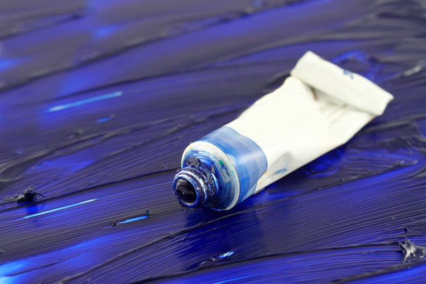 Tubo de pintura azul marino del artista
 - Foto, imagen