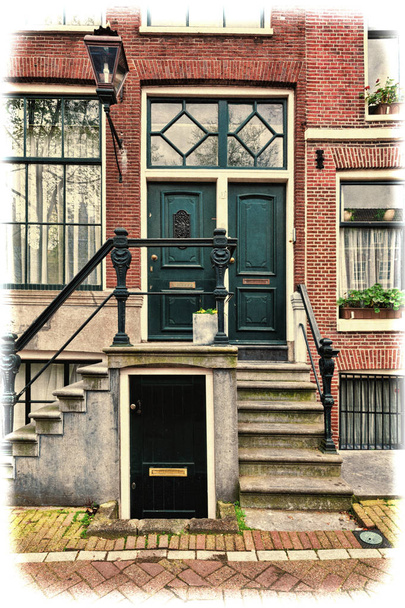 Пофарбовані двері традиційні будинки в Амстердамі. Цегла фасадна старий будинок місто в Голландії. Вінтажному стилі тоновані зображення - Фото, зображення