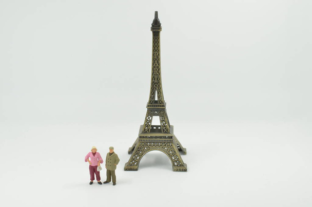 a figura com a escala Torre com Paris
  - Foto, Imagem