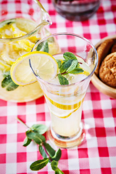 glass of homemade lemonade - Foto, Imagen