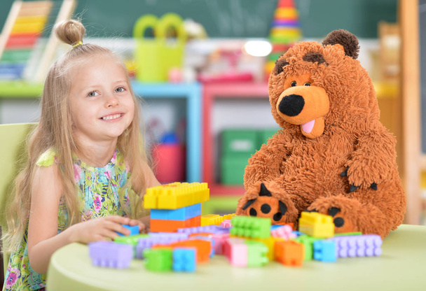  little girl playing with colorful plastic blocks - Φωτογραφία, εικόνα