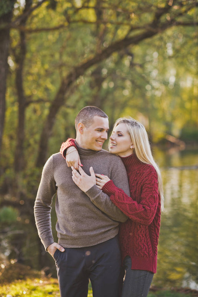 Young couple hugging standing at a beautiful lake. - Foto, Imagem