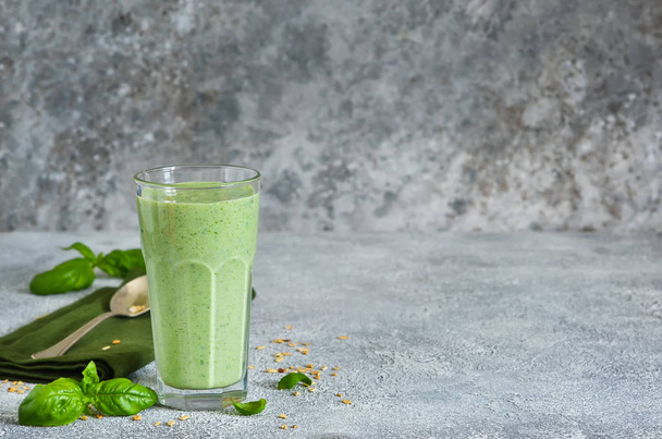 Vegetable smoothies from yogurt, spinach, basil and avocado with chia seeds on a concrete background. Detox drink. Proper nutrition. - Foto, Imagen