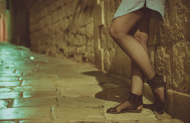prostituée travaillant dans la rue de nuit
. - Photo, image