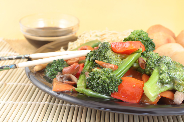 Азиатская лапша и овощи
 - Фото, изображение