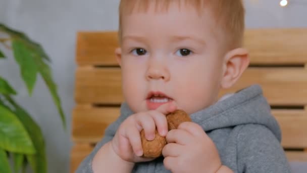 Portrait of pensive little boy - Video