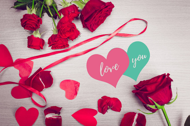 Tarjeta de felicitación de San Valentín con rosas rojas
 - Foto, Imagen