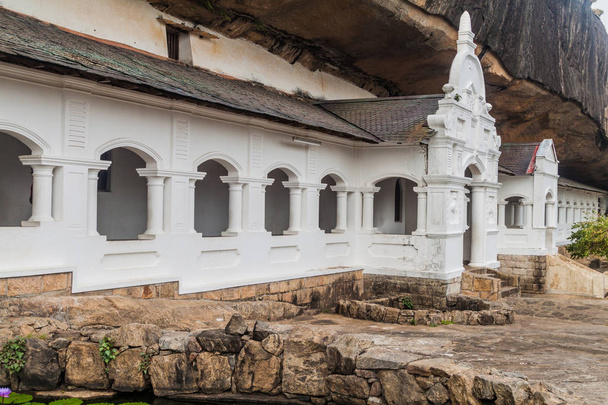 Exterior of Dambulla cave temple, Sri Lanka - Foto, Imagen