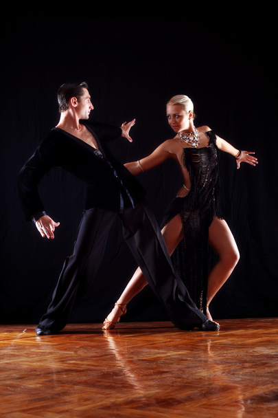 Dancers in ballroom - Foto, afbeelding