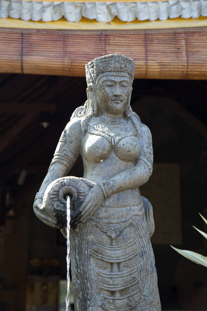 une vue d'une statue typiquement indonésienne
 - Photo, image