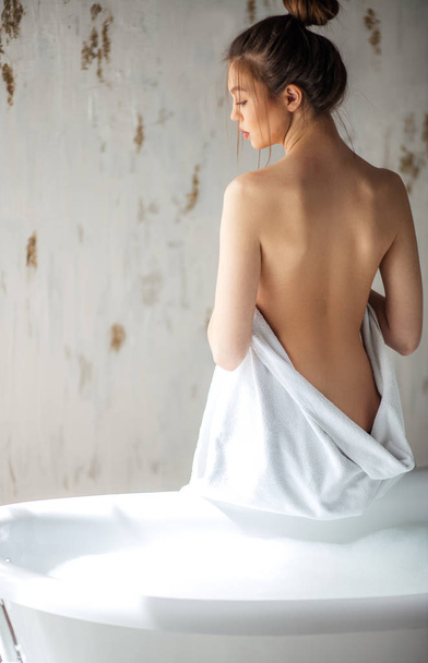freshness concept. topless woman sitting on the bath - Фото, зображення