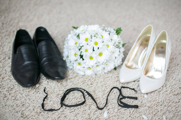 Boda nupcial sandalia zapatos, zapatos de seda de las mujeres de lujo marca tacones altos, zapatos formales de boda del partido
, - Foto, Imagen