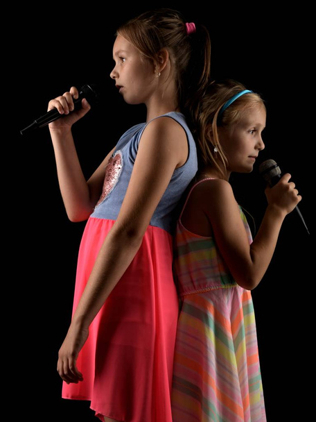 duas meninas cantando em estúdio  - Foto, Imagem