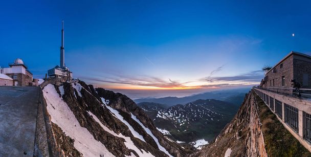 Sonnenaufgang auf dem pic du midi de bigorre, Hautes Pyrenäen, Frankreich - Foto, Bild