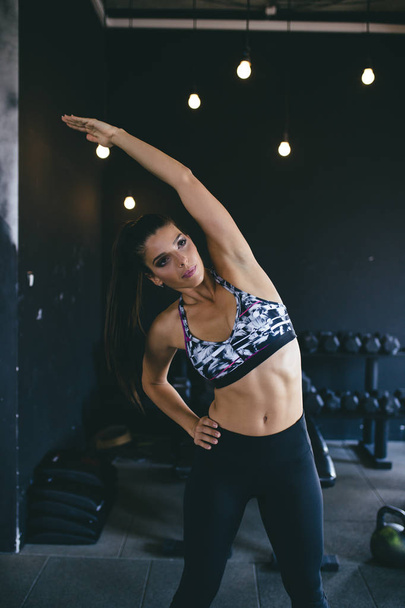 Beautiful athletic woman - fitness workout in gym.  - Valokuva, kuva