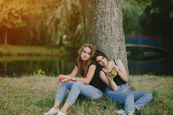 girls with fruits - Valokuva, kuva