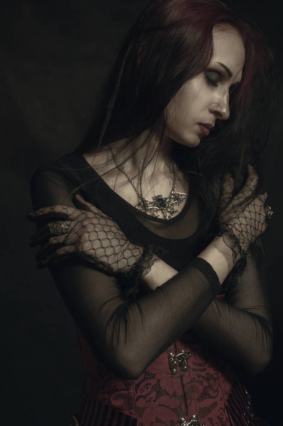 Gothic lady posing over black background - Foto, Imagem