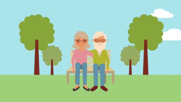 starší pár sedí na lavičce v parku - Záběry, video