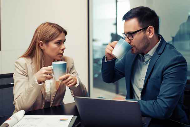 two business people having coffee in modern office - Foto, imagen
