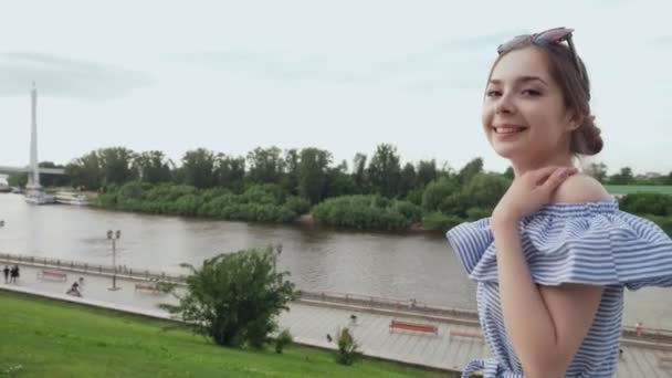 Beautiful woman walking with romantic mood in the summer park. - Video