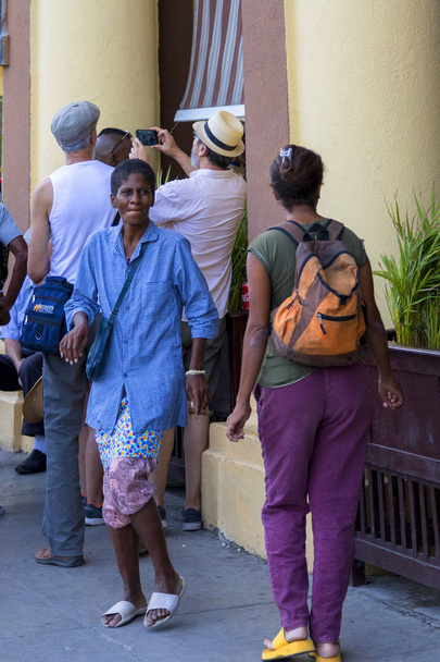 Havana, Cuba - Feb 10, 2018: Old Havana Cityscape with local People enjoying everyday life - Φωτογραφία, εικόνα