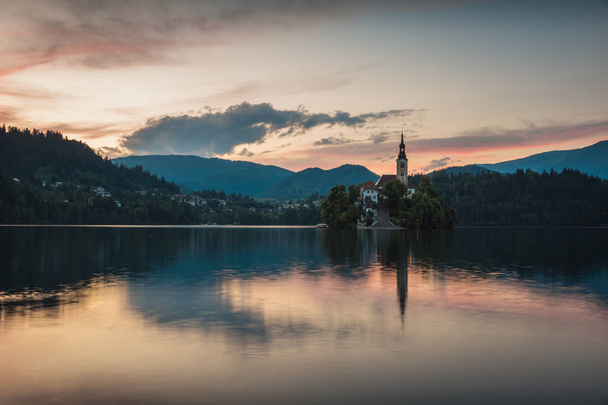 Estig, mint a templom a szigeten, a tó Bled, Szlovénia - Fotó, kép