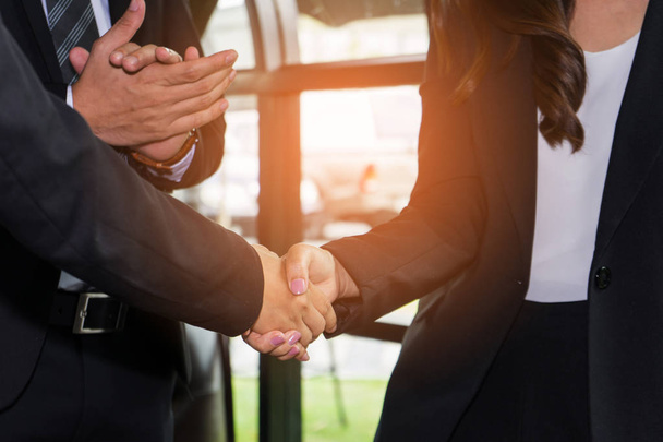 Businesswoman and businessman applauding an agreement during a business meeting with shake hand in cafe. - Foto, imagen