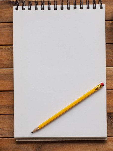 SketchBook και μολύβι, Σημειωματάριο (Notepad) - Φωτογραφία, εικόνα
