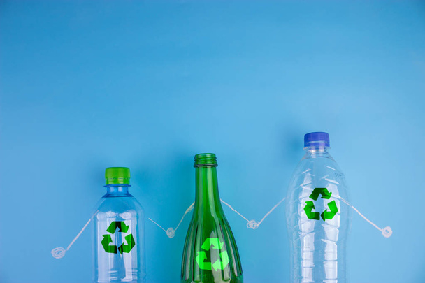 Eco concept with recycling symbol on table background top view - Foto, afbeelding
