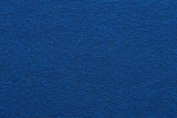 vyprázdnit a vyčistit pozadí nebo tapety s abstraktní pletené texturou tkaniny nebo textilního materiálu closeup modré barvy - Fotografie, Obrázek