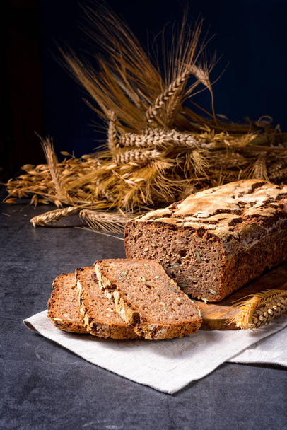 delicious and healthy homemade wholegrain bread with honey - Foto, immagini
