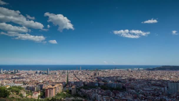 groothoek timelapse van barcelona schot van de bunkers de carmel met verbazingwekkende panoramisch uitzicht op de skyline van de stad - Video