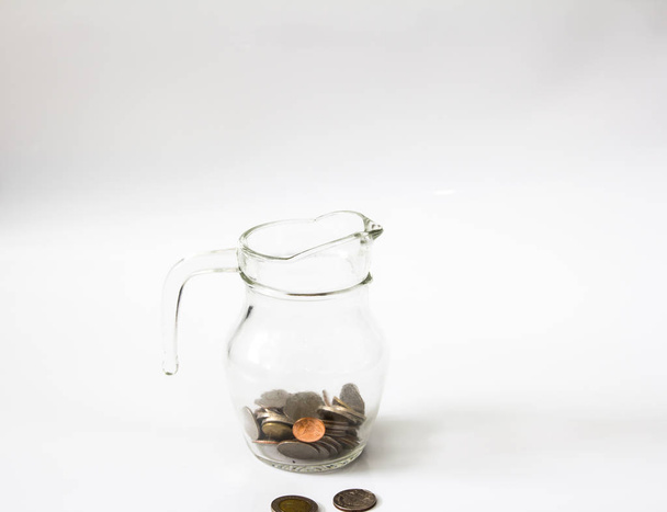 economizar dinheiro cioína em jar
 - Foto, Imagem