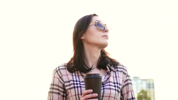 Portrait of a young woman with a Cup of coffee in her hand.Slow mo - Filmagem, Vídeo