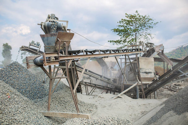 Ciężkich maszyn w kamieniołomie - Zdjęcie, obraz