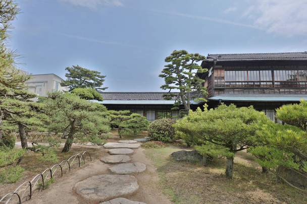 traditionele Japanse tuin in het park van Takamatsu  - Foto, afbeelding