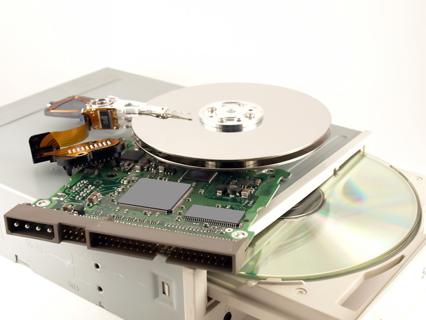 Detalles de discos duros y CD-ROM
 - Foto, Imagen