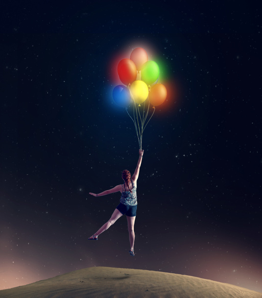 Mladá dívka sundala země drží barevné balónky. - Fotografie, Obrázek