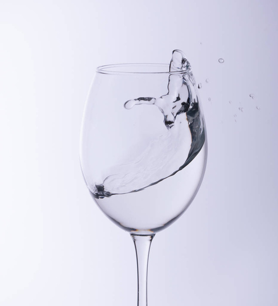 una copa de vino espumoso
 - Foto, Imagen