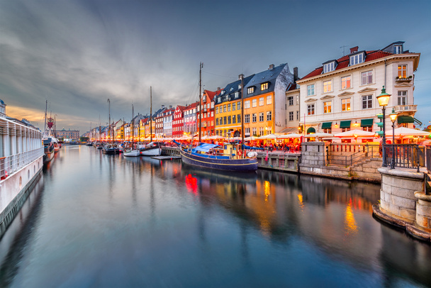 Kopenhaga, dania na kanale nyhavn. - Zdjęcie, obraz